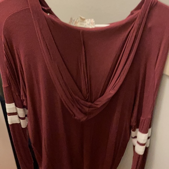 Hoodie with cute string on chest and stripe on sleeve - Picture 3 of 4